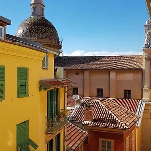 Sunny In Heart Of Old Town Apartment